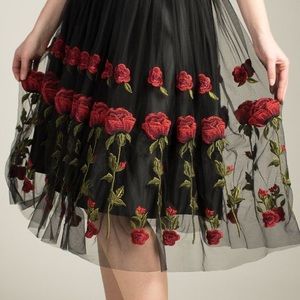 Black Red Floral Rose Embroidered Tulle Skirt M